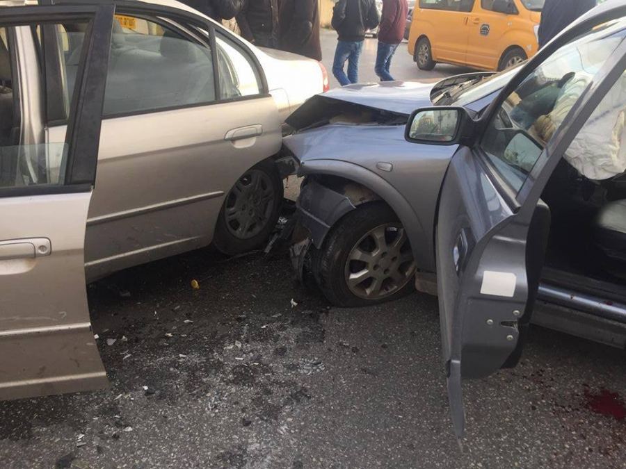 اصابة شاب وفتاة بحادث سير..صور